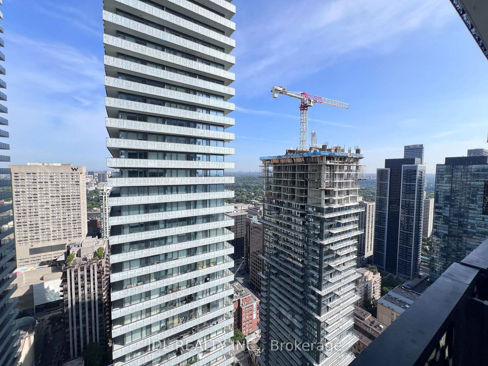 55 Charles St E, unit 4009 for rent