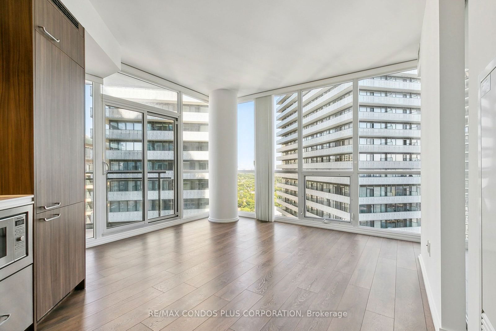 45 Charles St E, unit 3809 for rent - image #2