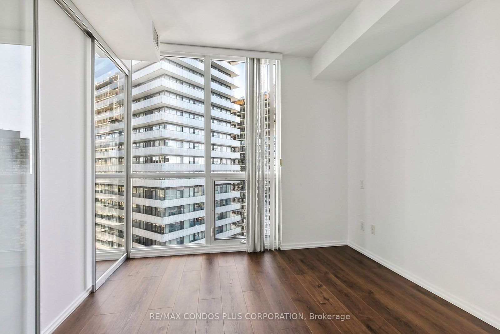 45 Charles St E, unit 3809 for rent