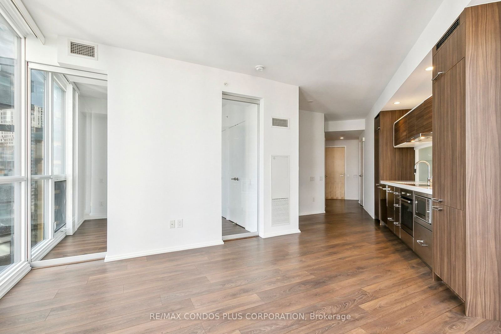 45 Charles St E, unit 3809 for rent - image #8