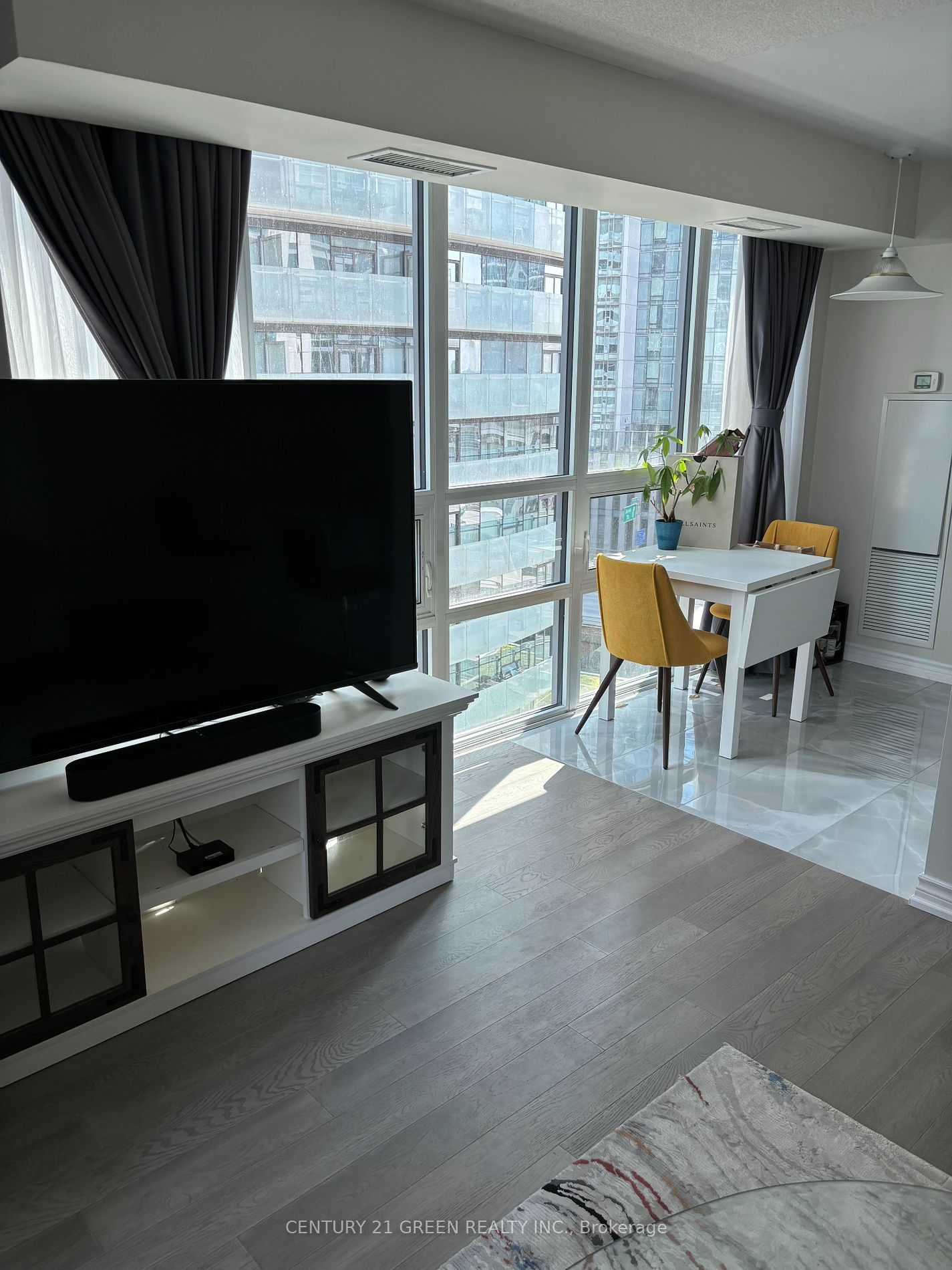 19 Grand Trunk Cres, unit 1106 for rent - image #4