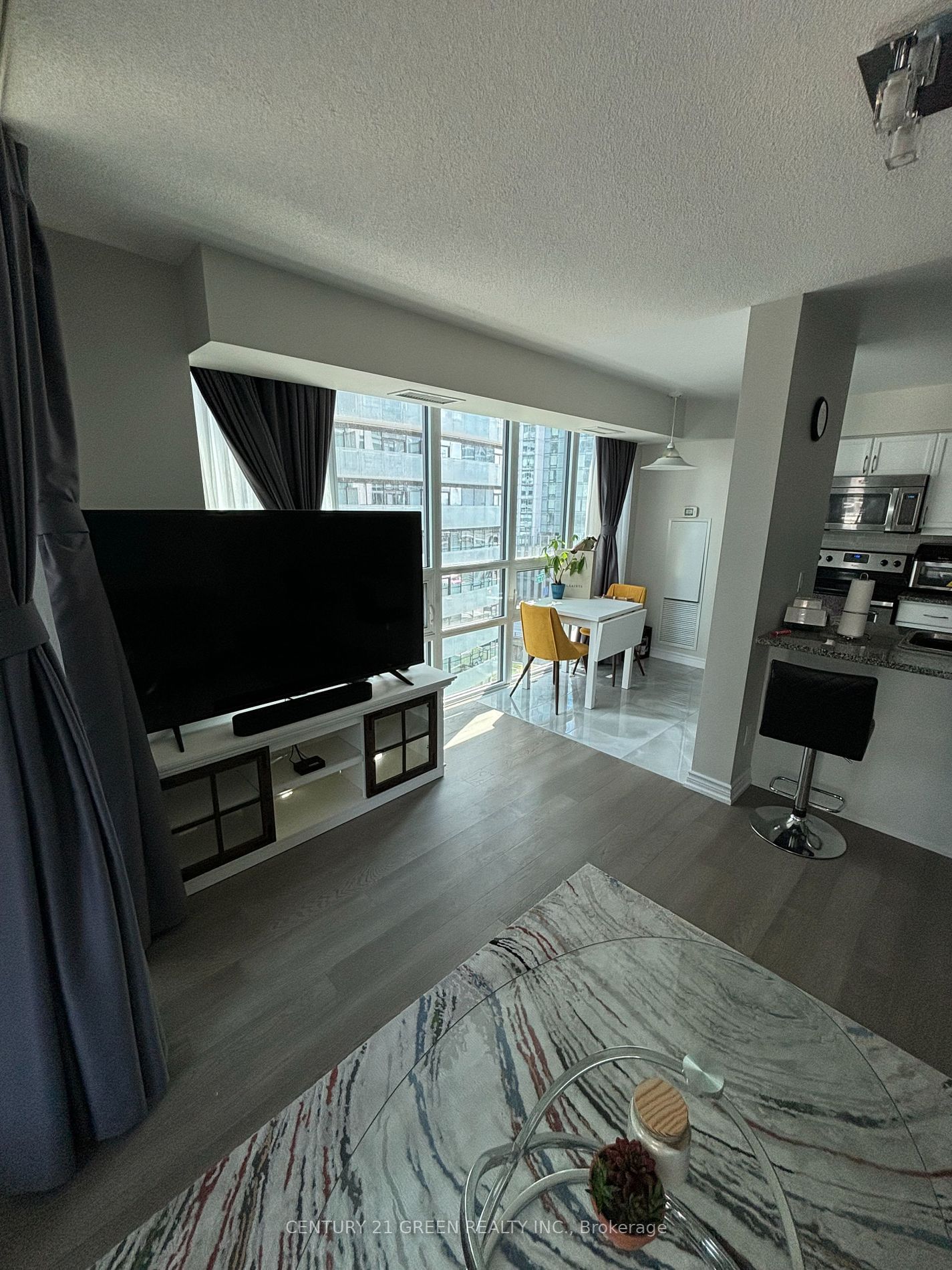 19 Grand Trunk Cres, unit 1106 for rent