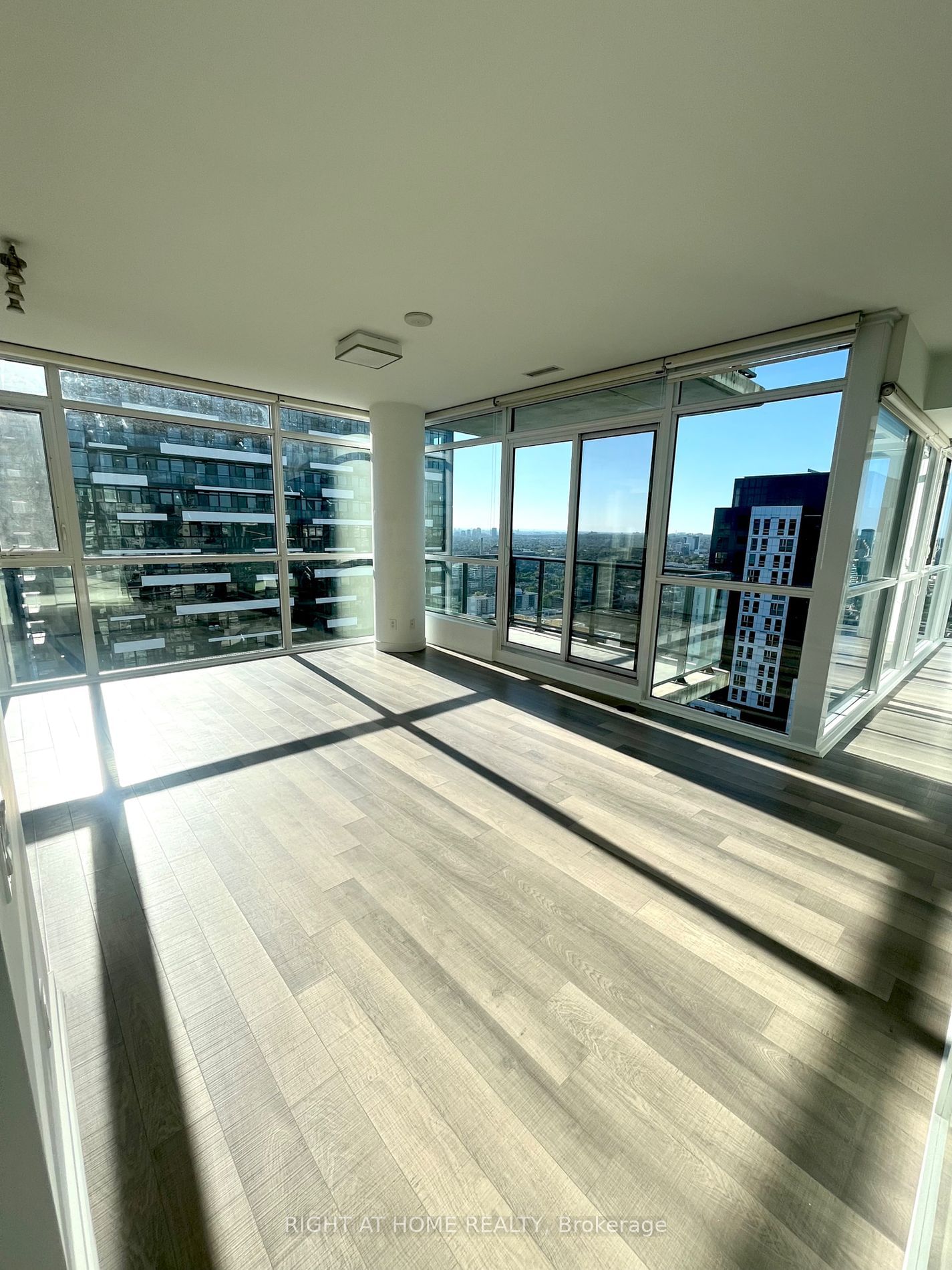 290 Adelaide St W, unit 3904 for sale