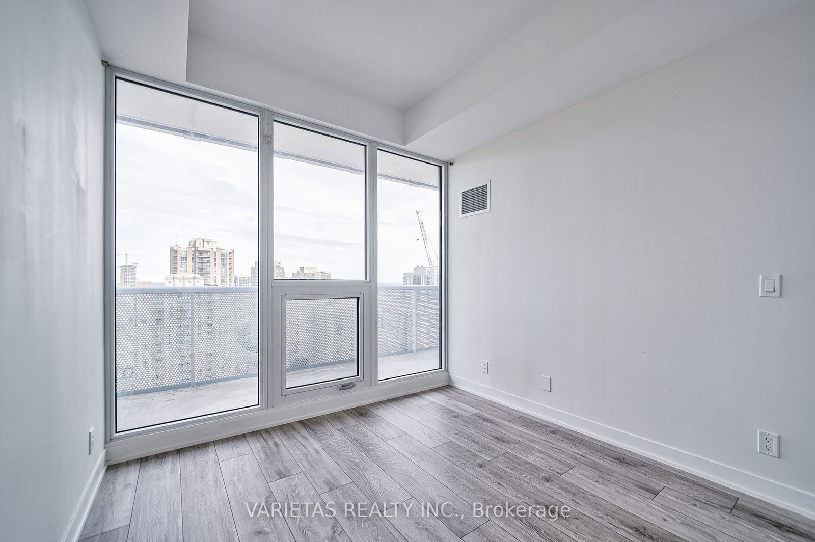 15 Holmes Ave, unit 1906 for sale