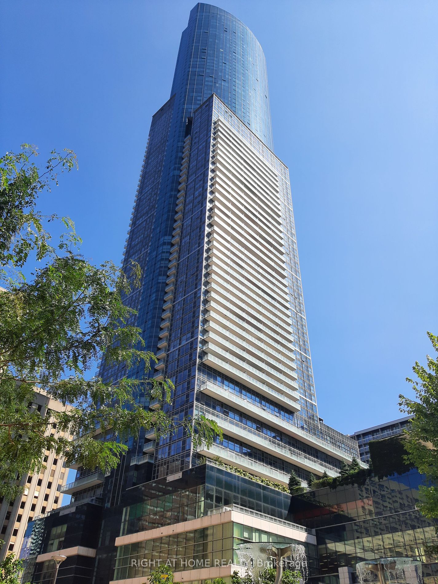 386 Yonge St, unit 3316 for sale