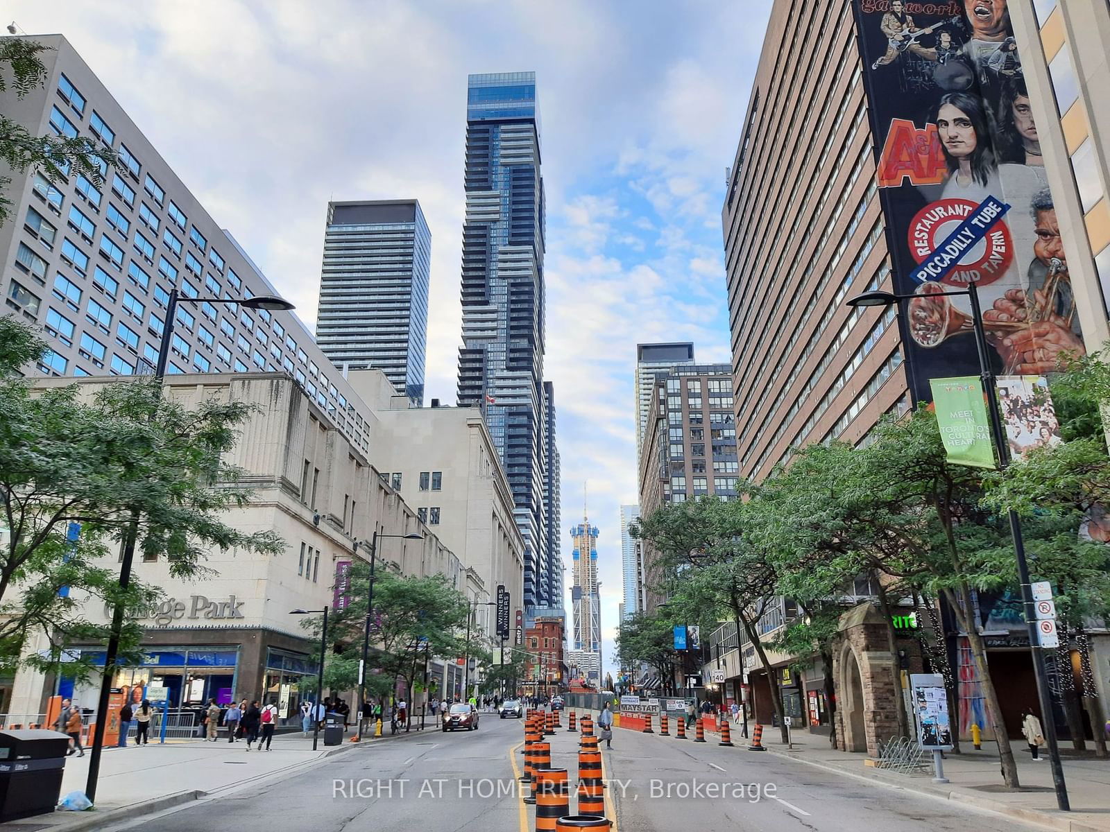 386 Yonge St, unit 3316 for sale