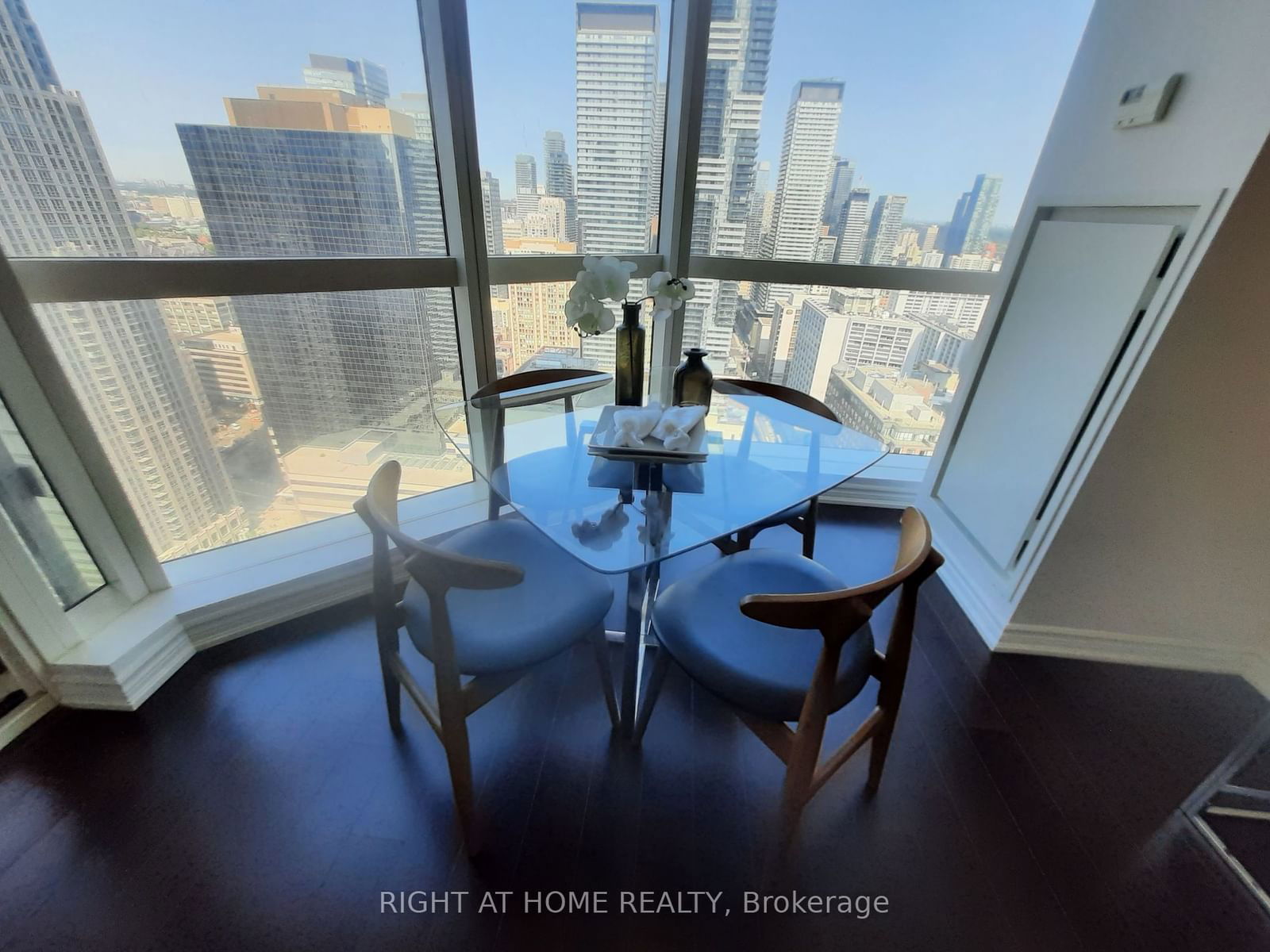 386 Yonge St, unit 3316 for sale