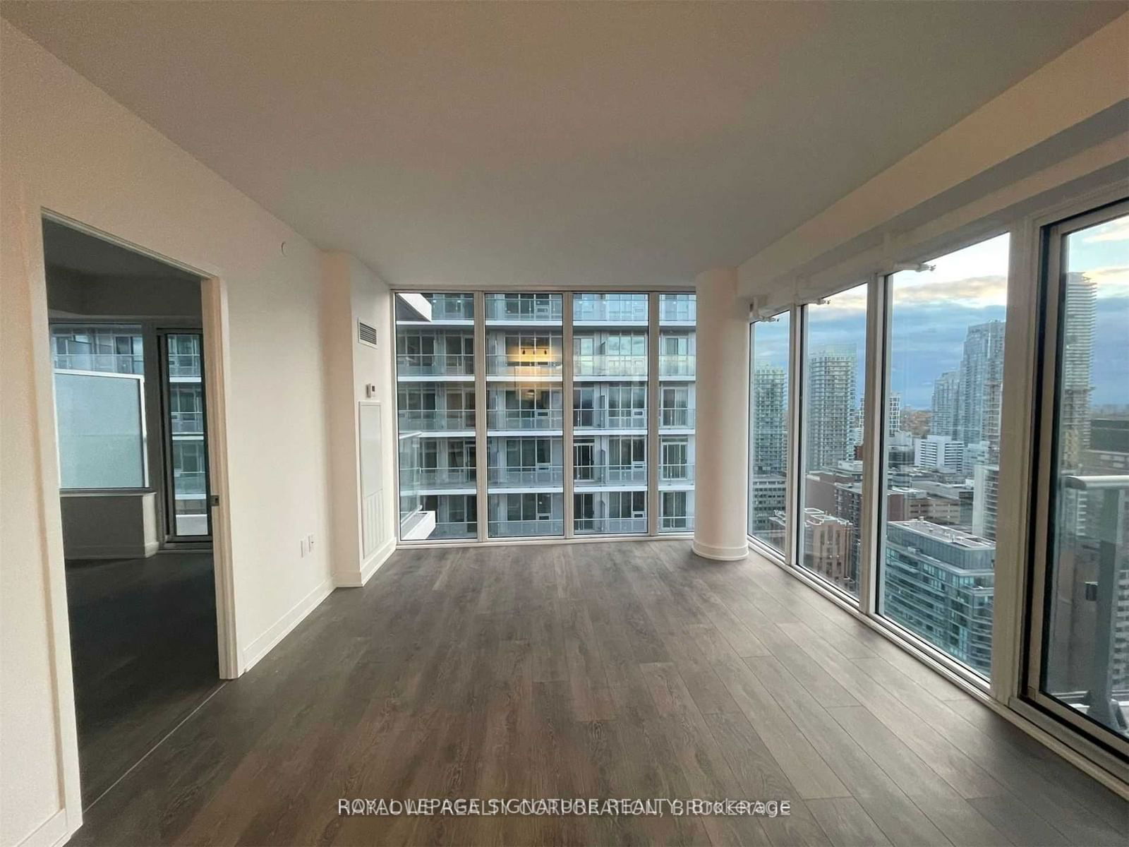 99 Broadway Ave, unit 3409 Nt for rent