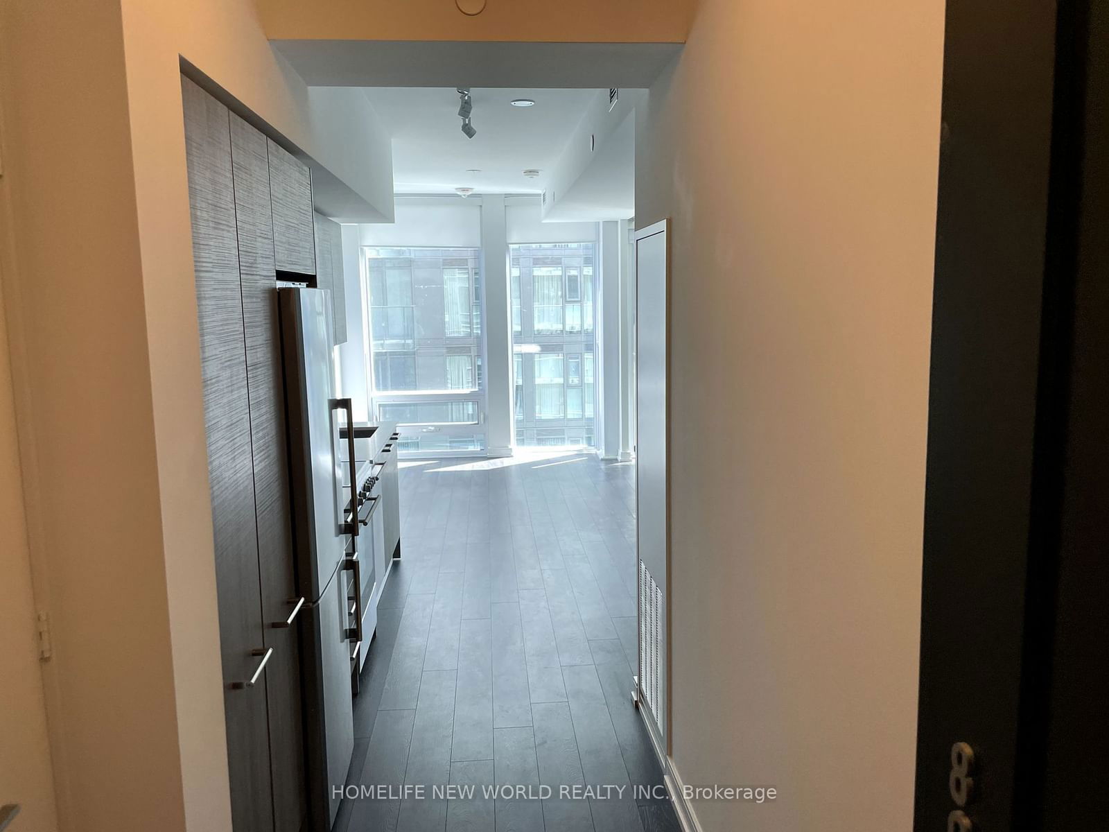 28 Wellesley St E, unit 806 for rent - image #2