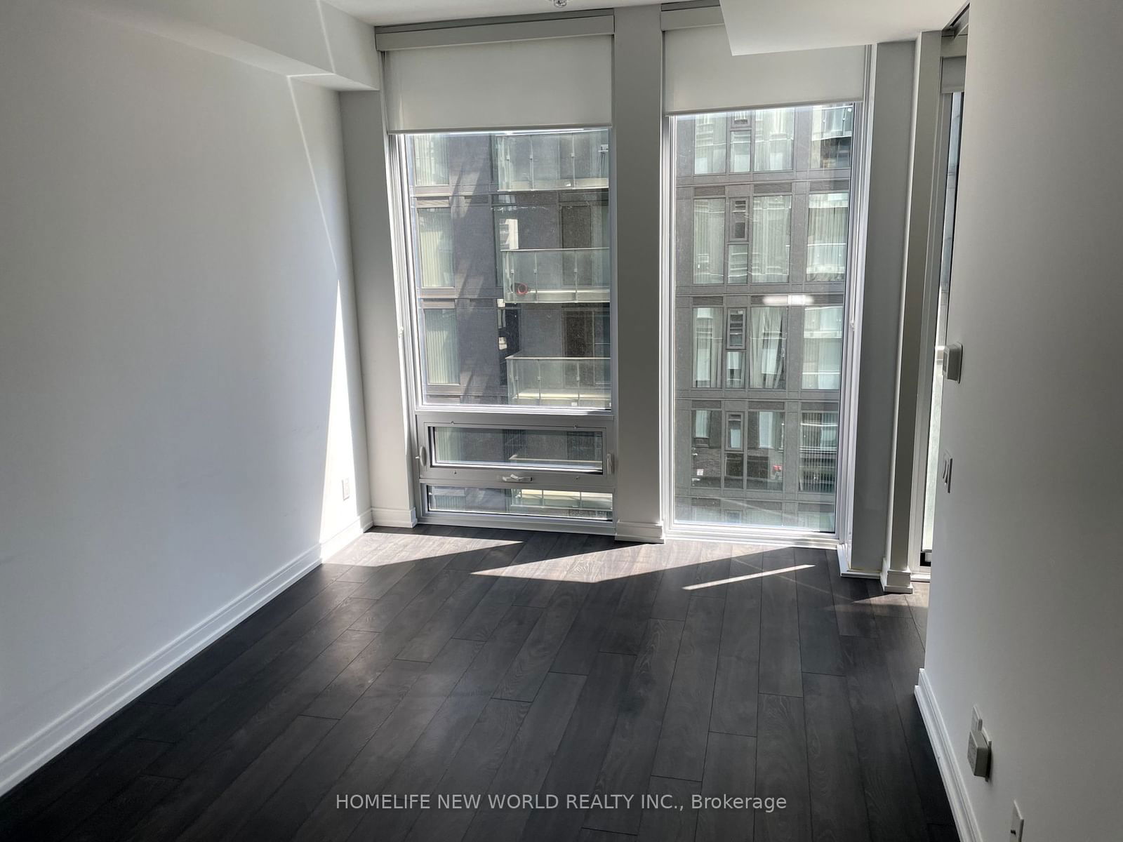 28 Wellesley St E, unit 806 for rent