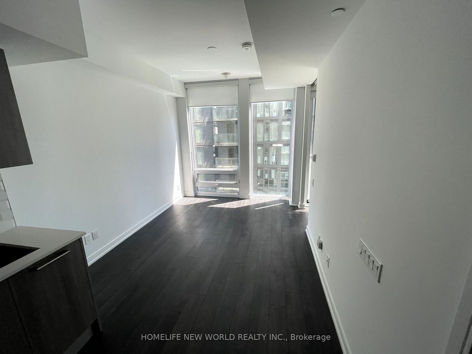 28 Wellesley St E, unit 806 for rent