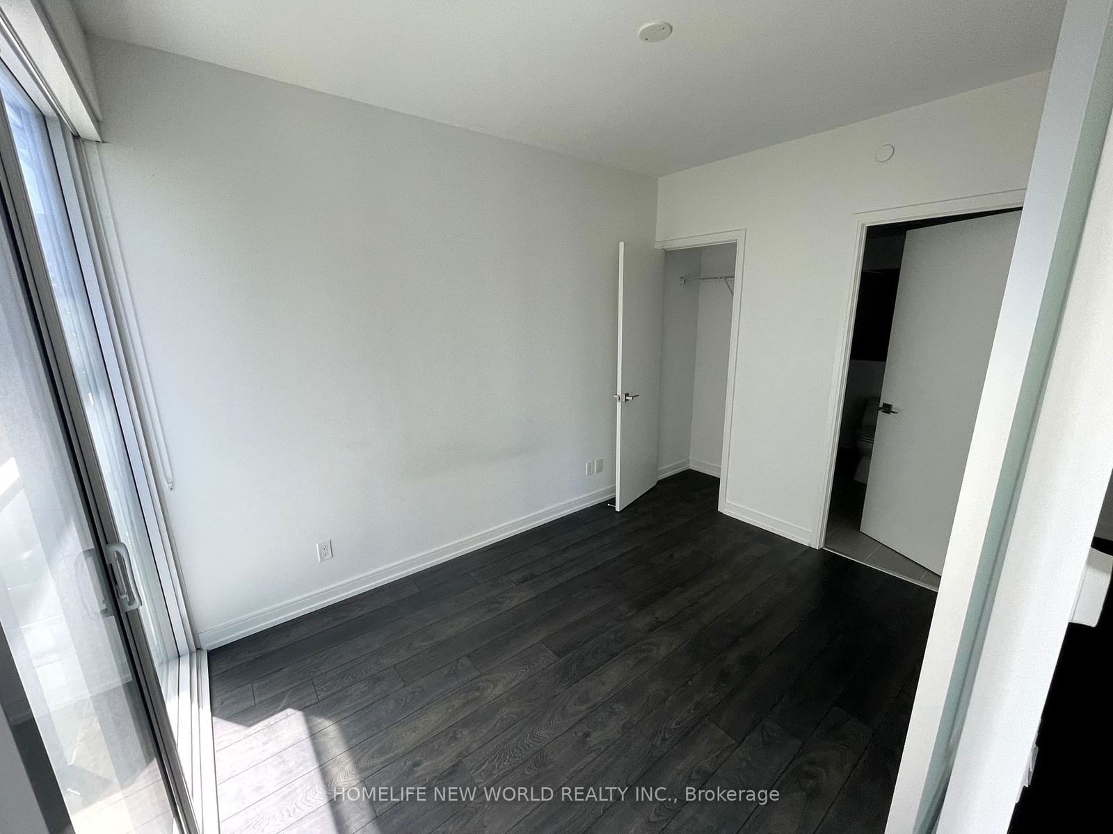 28 Wellesley St E, unit 806 for rent