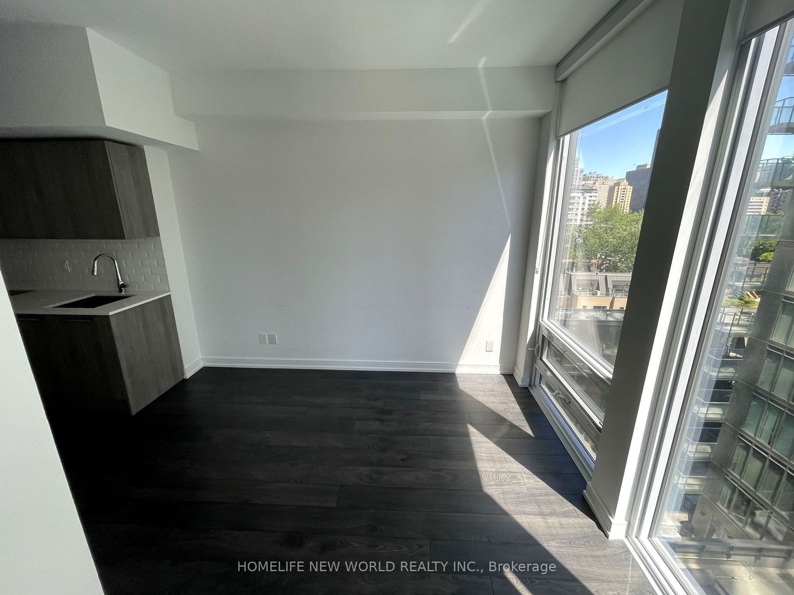 28 Wellesley St E, unit 806 for rent