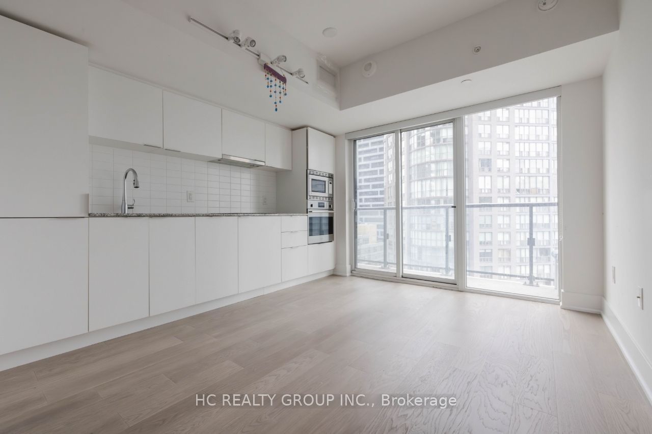 955 Bay St, unit 2002 for sale - image #1