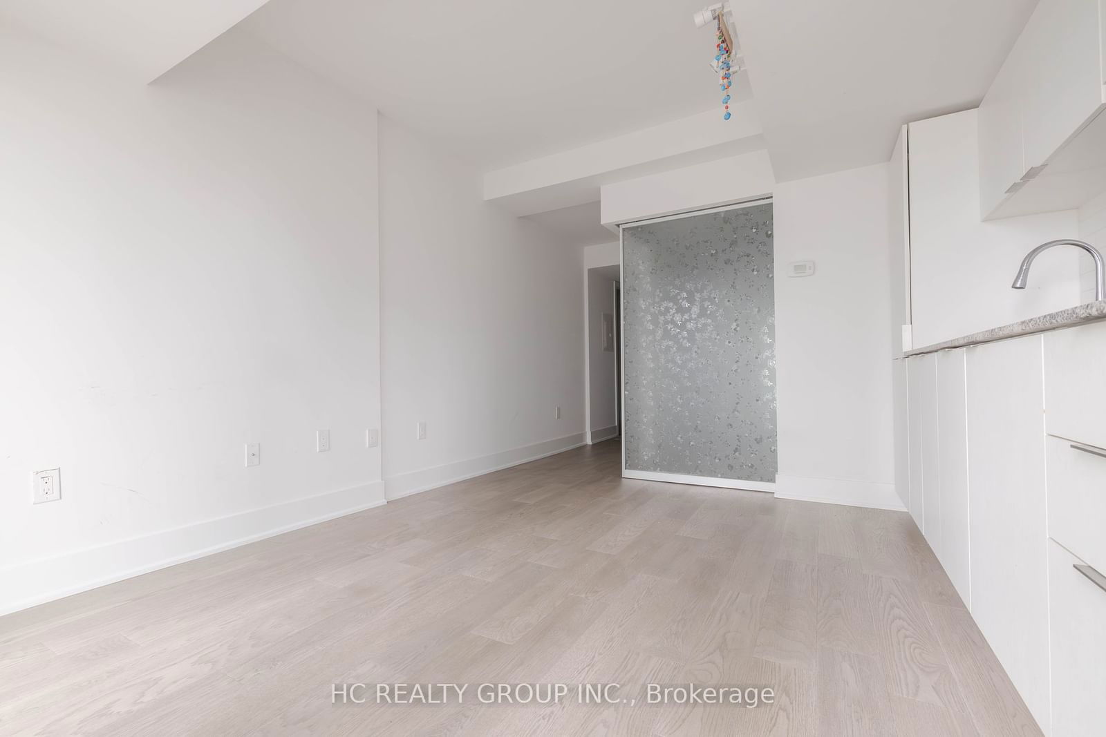 955 Bay St, unit 2002 for sale - image #4