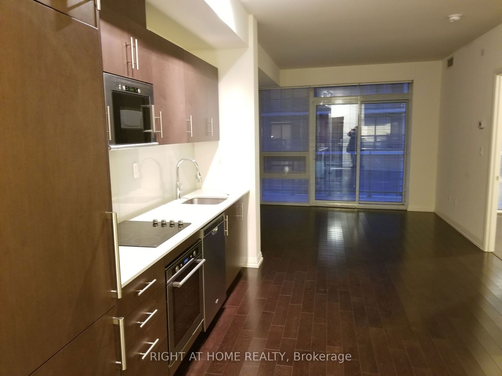 460 Adelaide St E, unit 1109 for rent - image #6