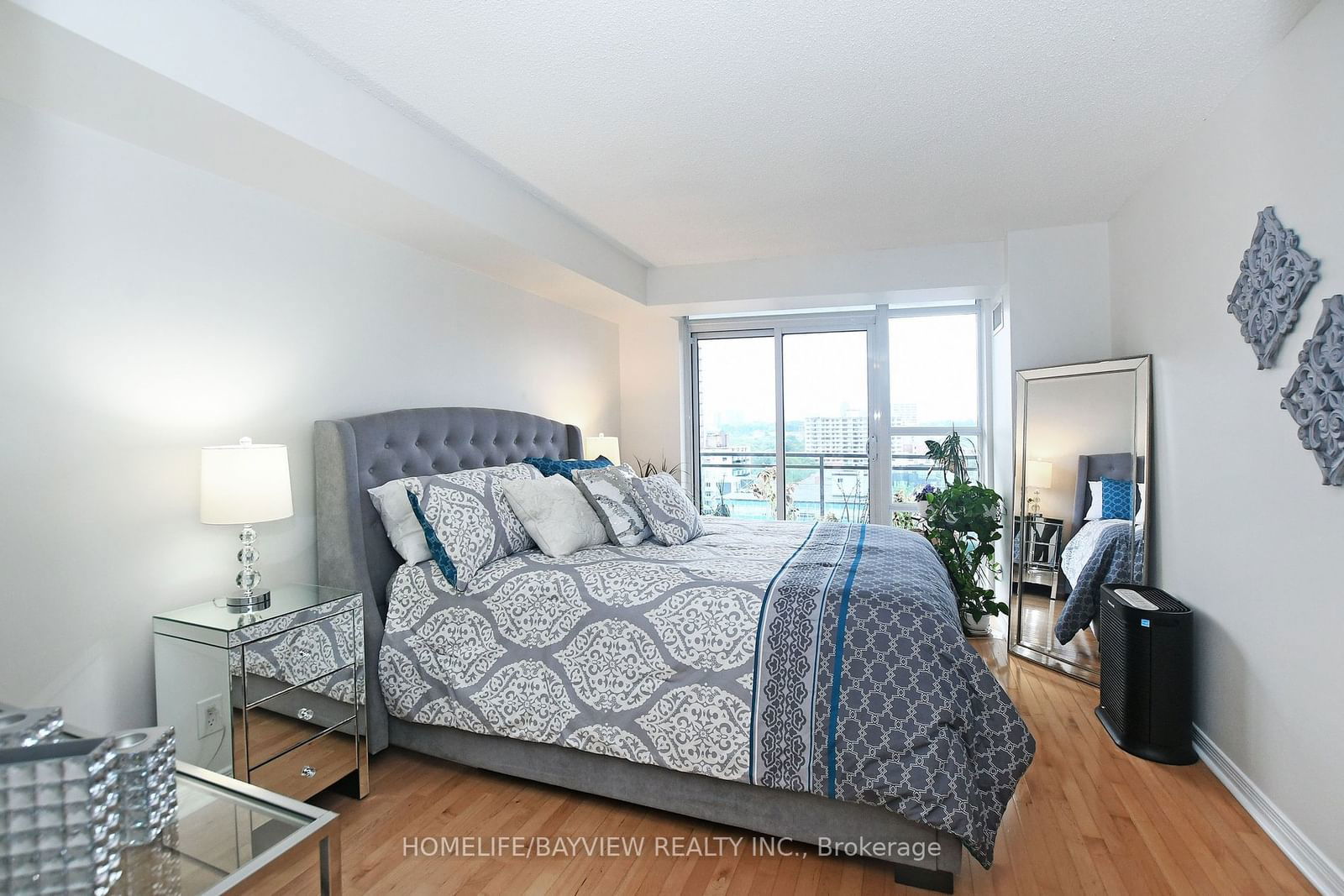 736 Spadina Ave, unit 1207 for sale