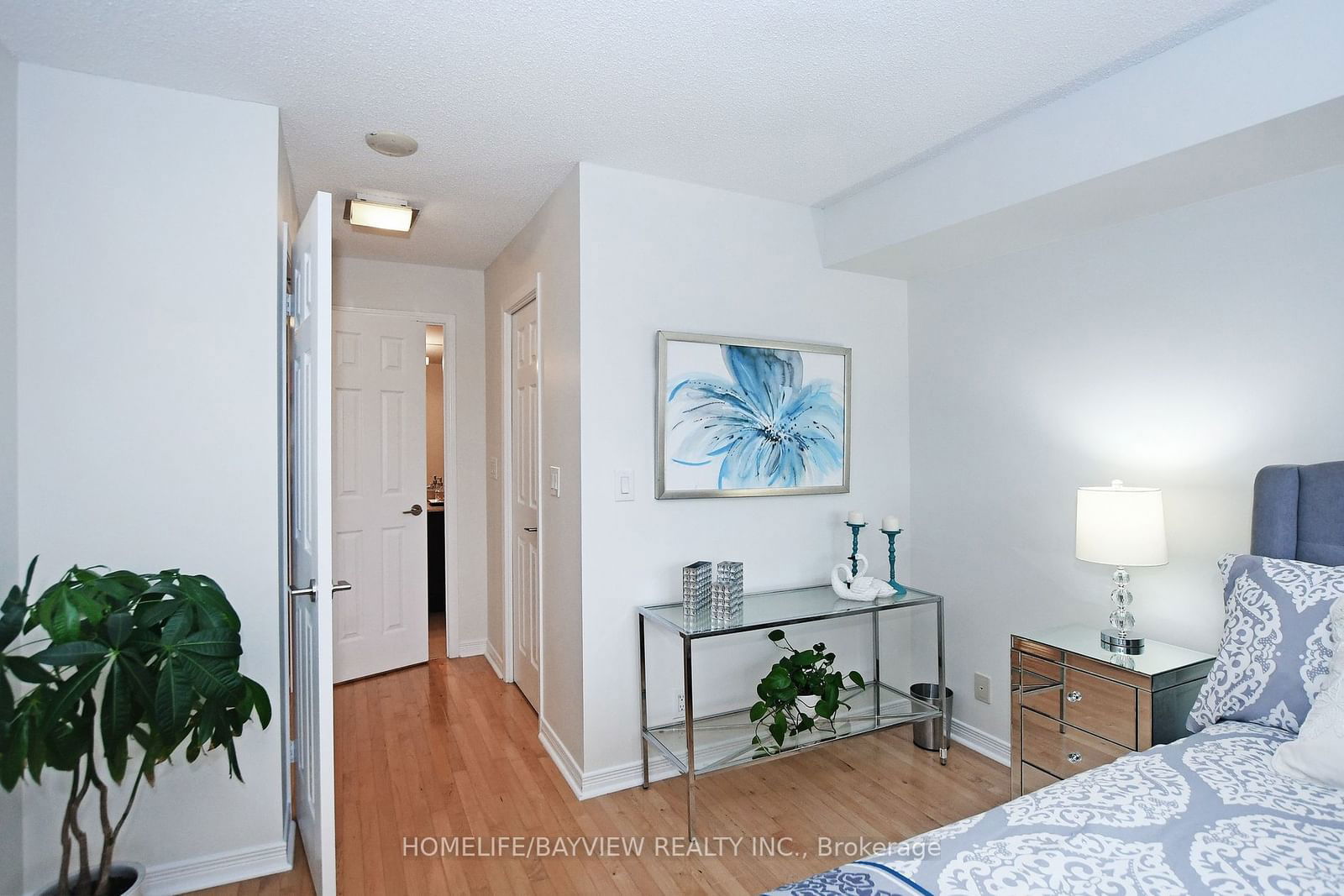 736 Spadina Ave, unit 1207 for sale