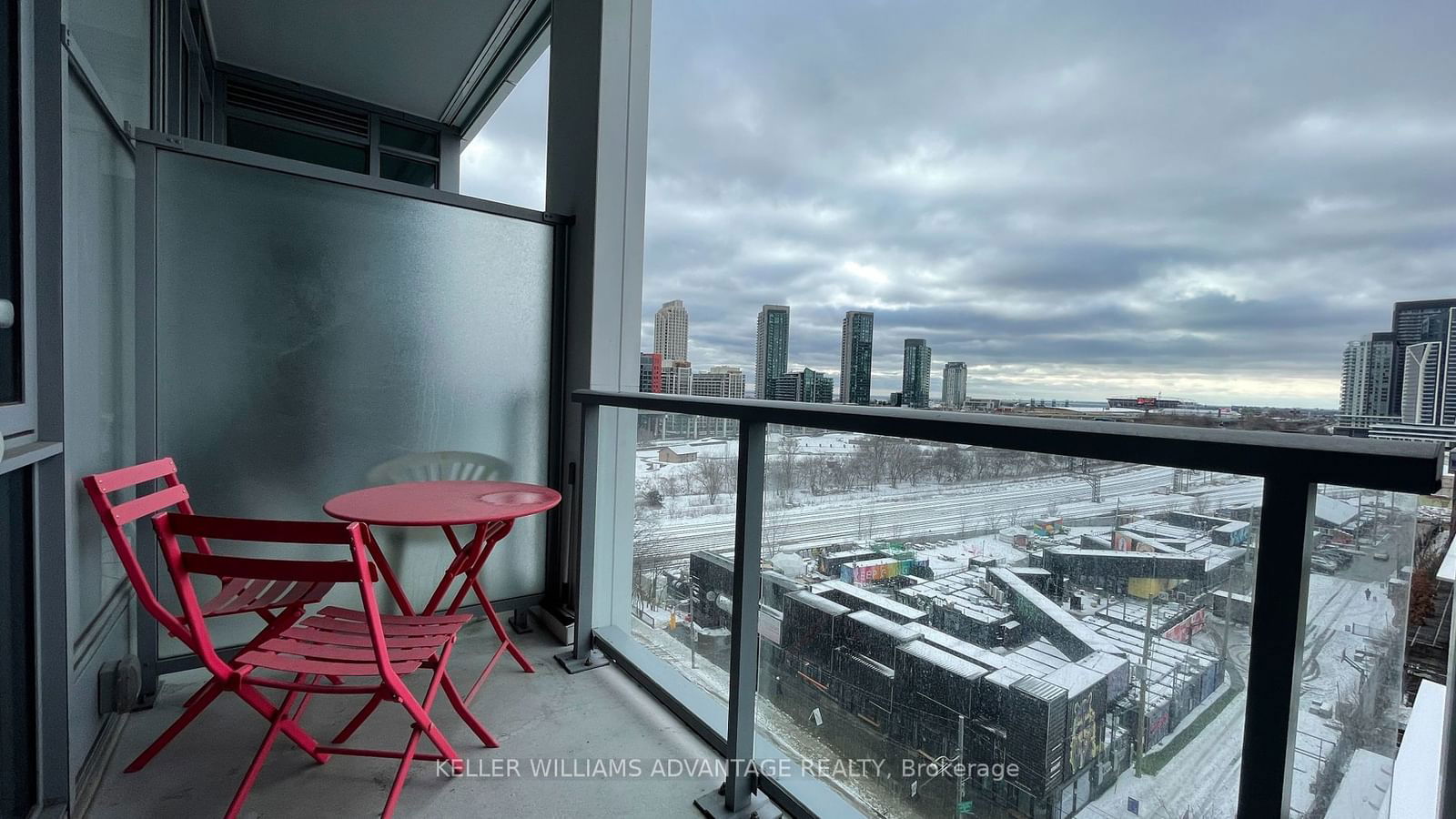 27 Bathurst St, unit 813W for rent