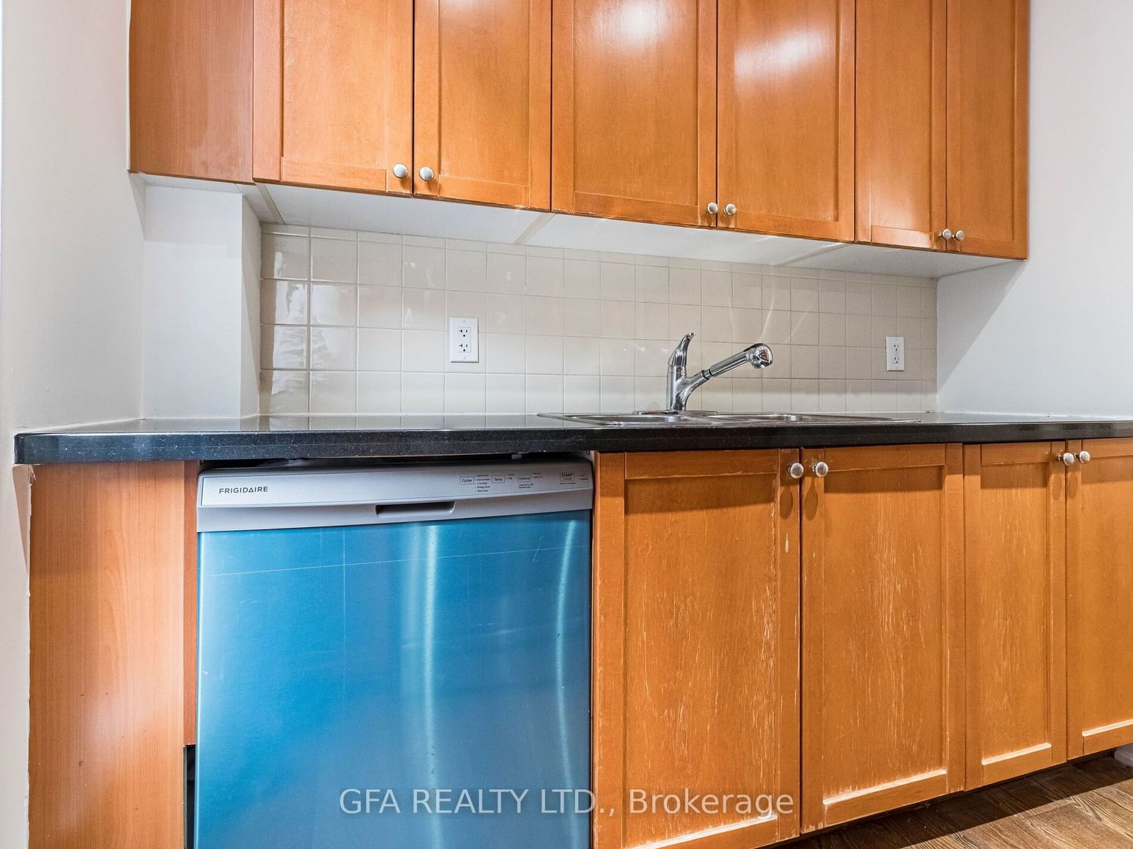 85 Bloor St E, unit 302 for sale