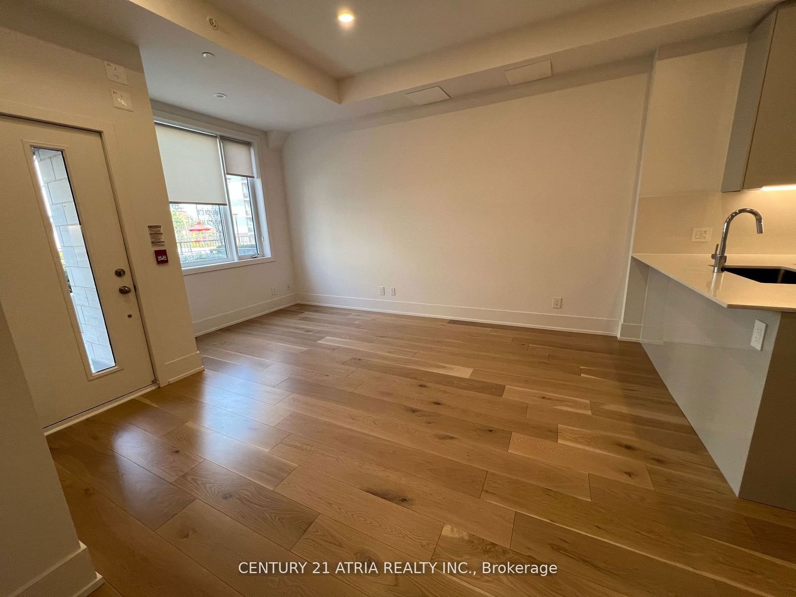 270 Davenport Rd, unit TH8 for rent - image #2