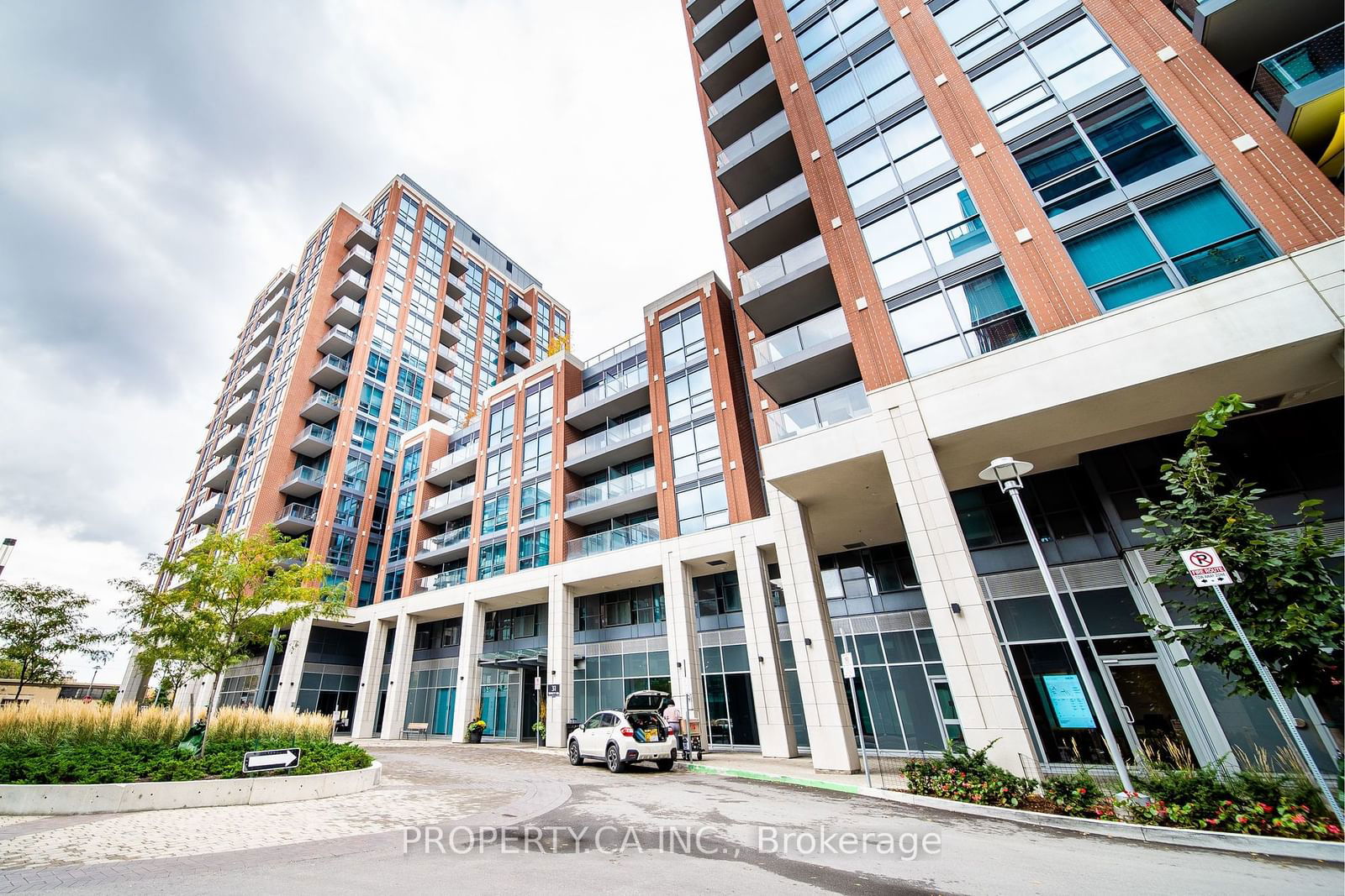 31 Tippett Rd, unit 837 for rent - image #1