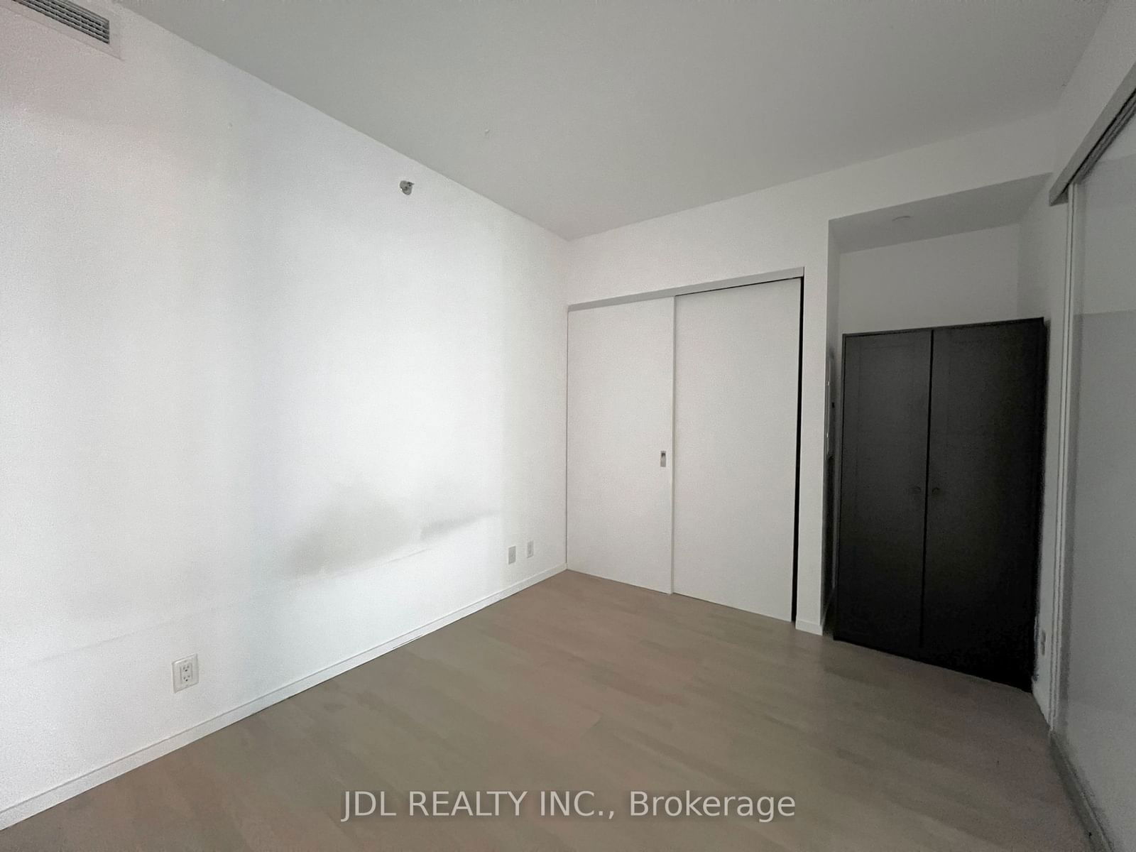 5 St Joseph St, unit 903 for rent