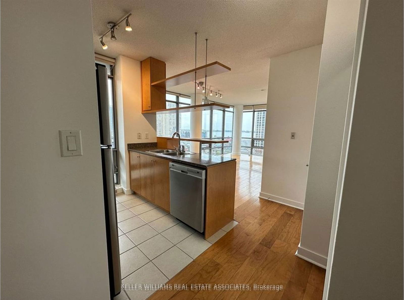 3 Navy Wharf Crt, unit 1009 for rent - image #2