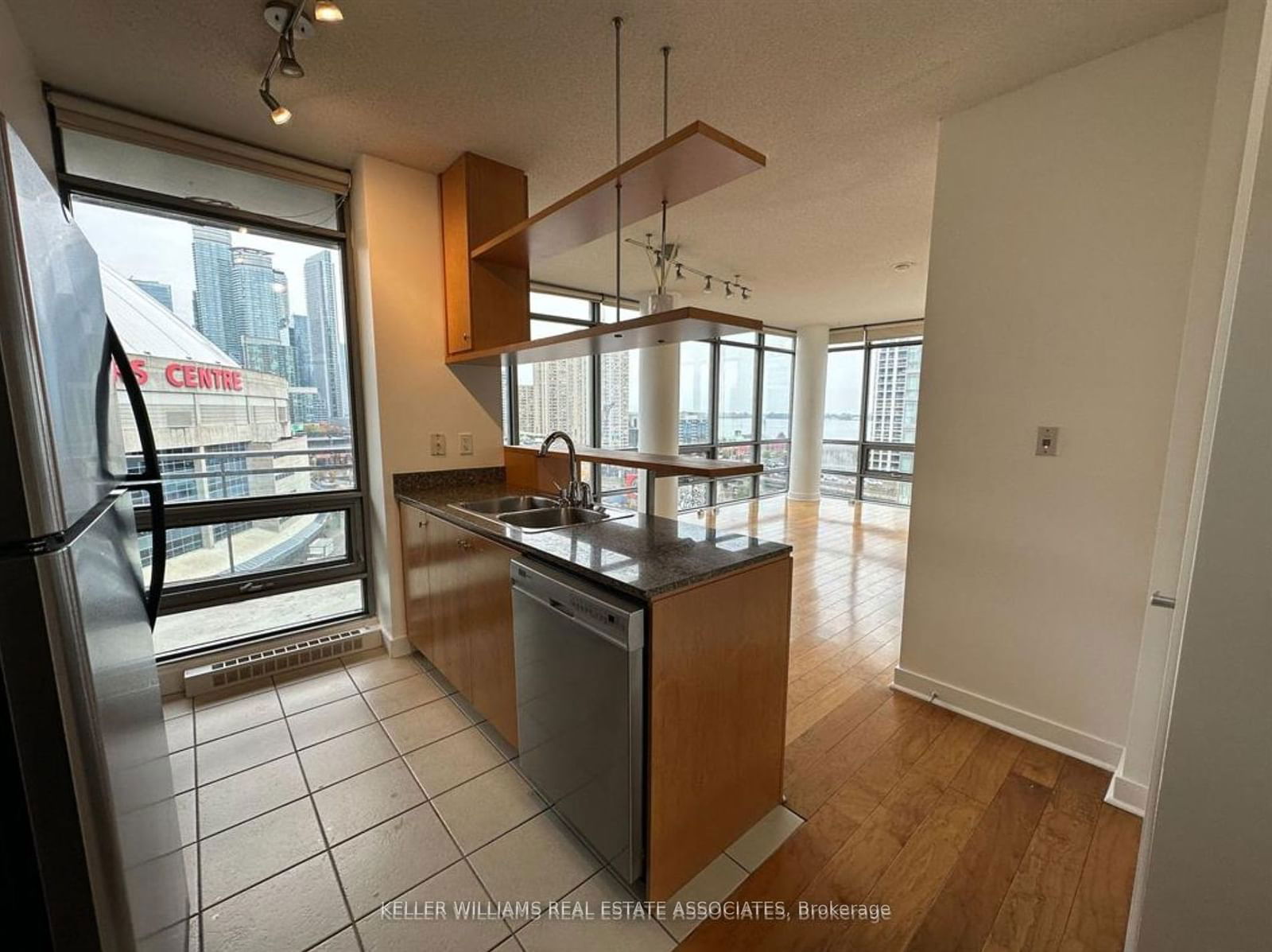 3 Navy Wharf Crt, unit 1009 for rent - image #3