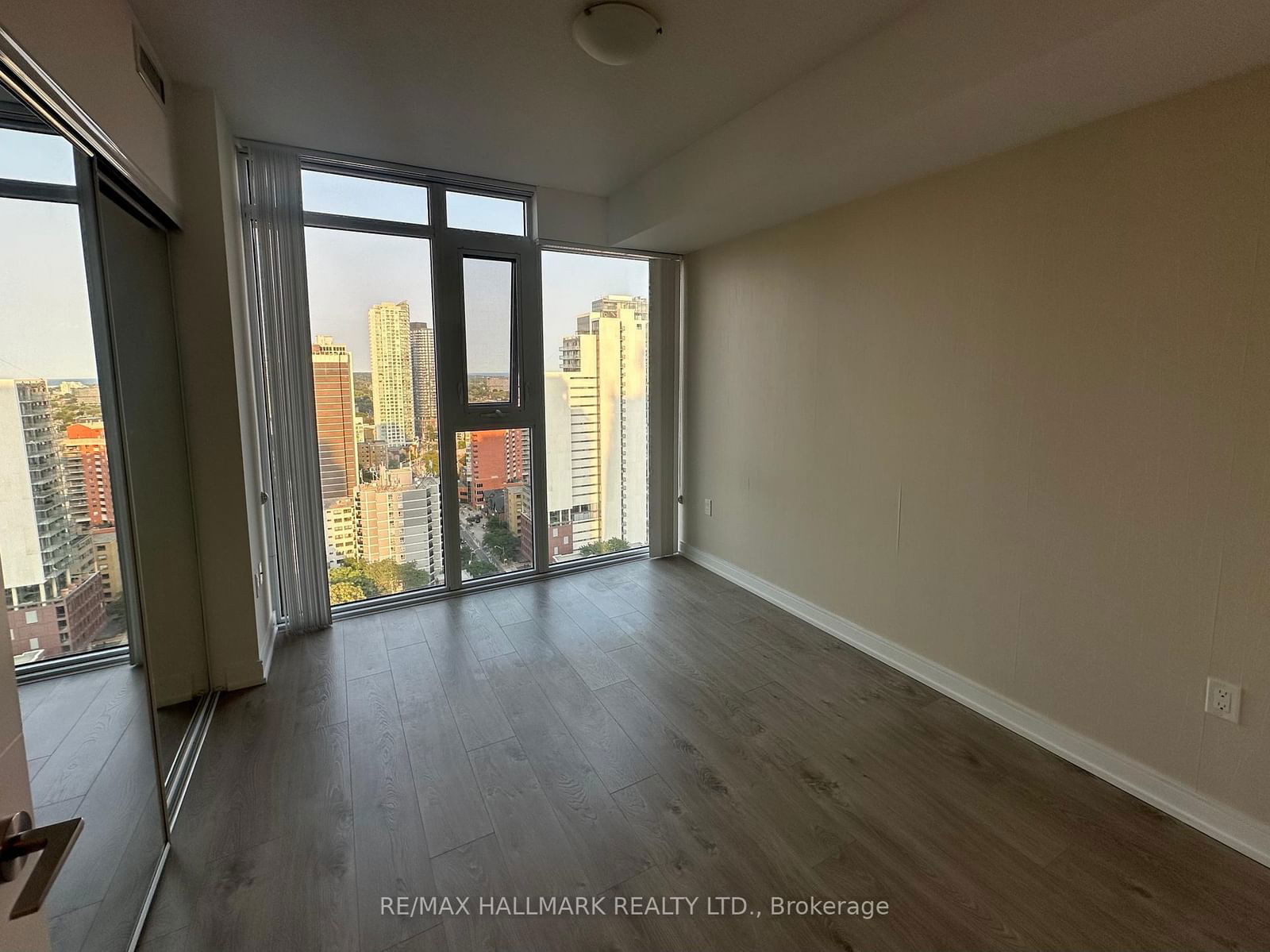 50 Wellesley St E, unit 2904 for rent - image #8