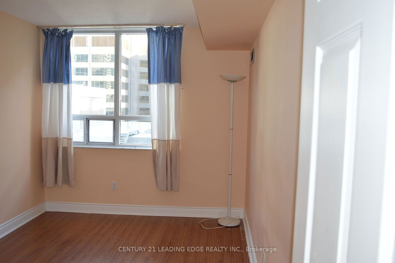 71 Simcoe St, unit 1504 for rent