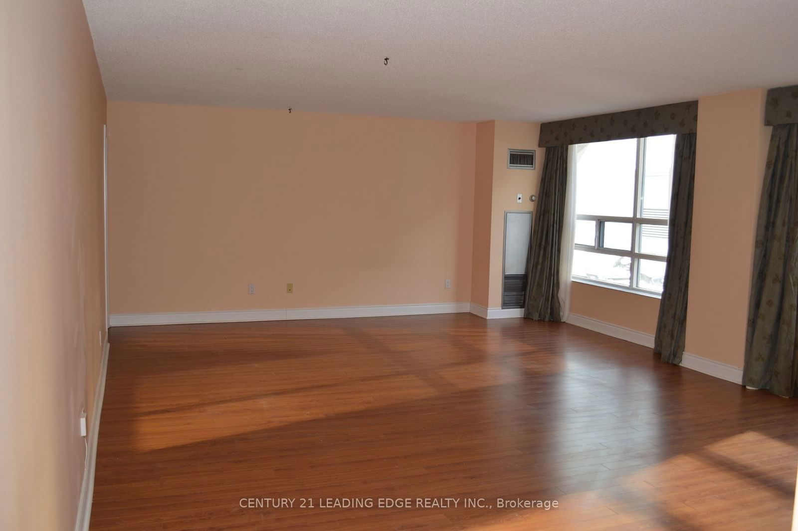 71 Simcoe St, unit 1504 for rent - image #6