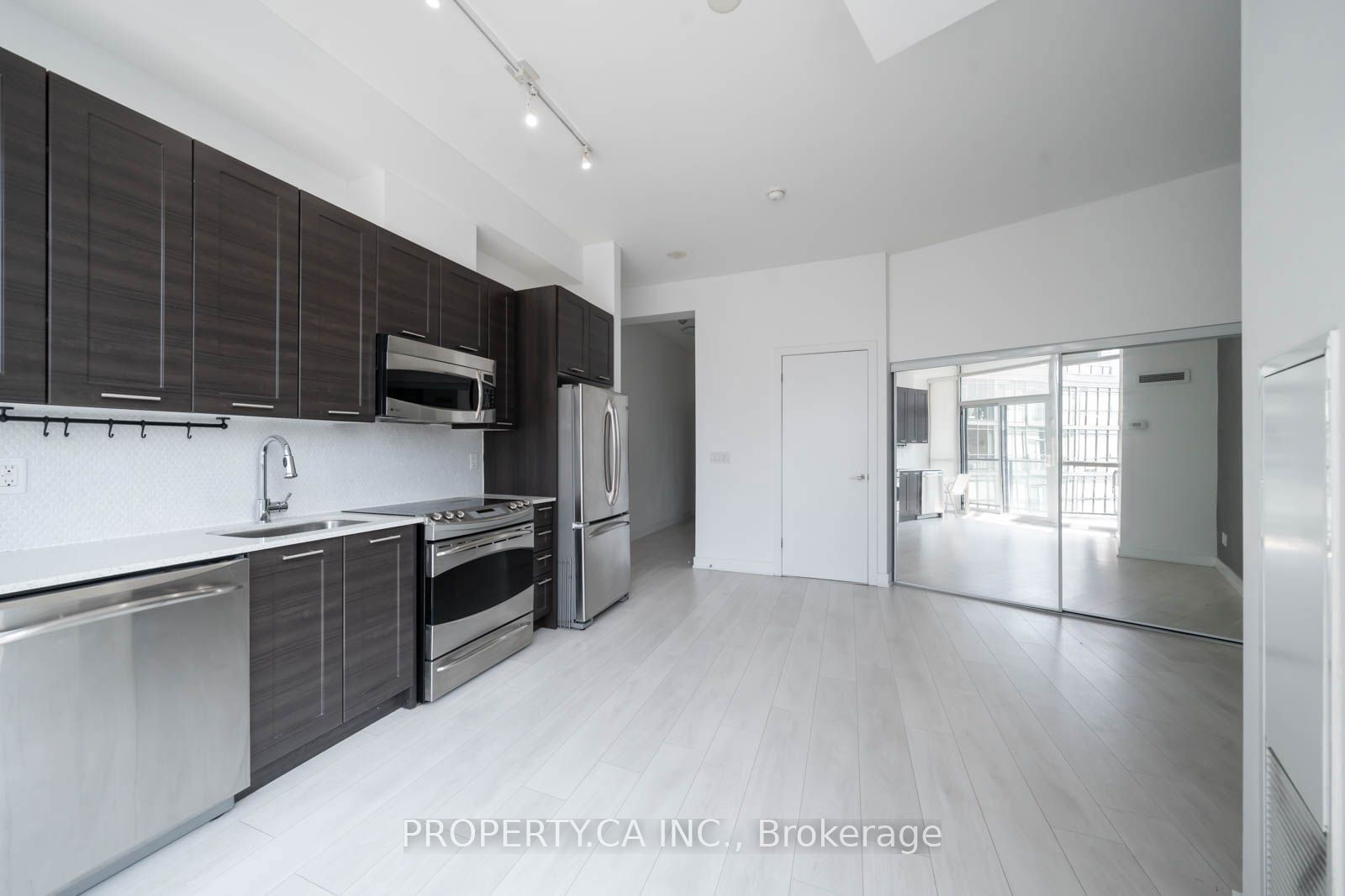 169 Fort York Blvd, unit 810 for rent - image #12