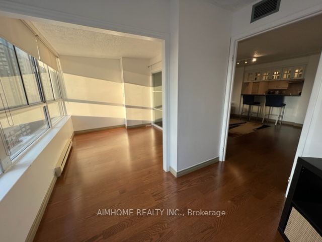 711 Bay St, unit 1516 for rent - image #16