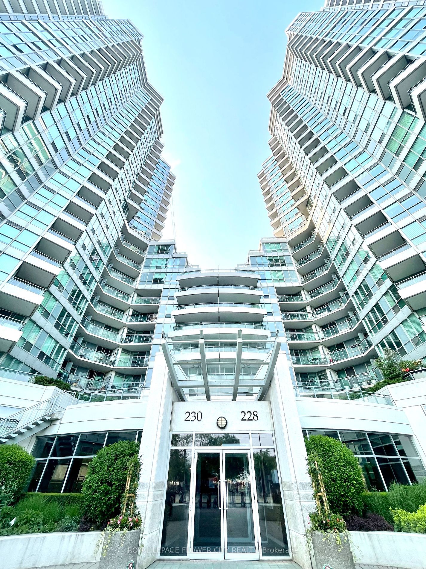 228 Queens Quay, unit 8 0 1 for sale - image #1