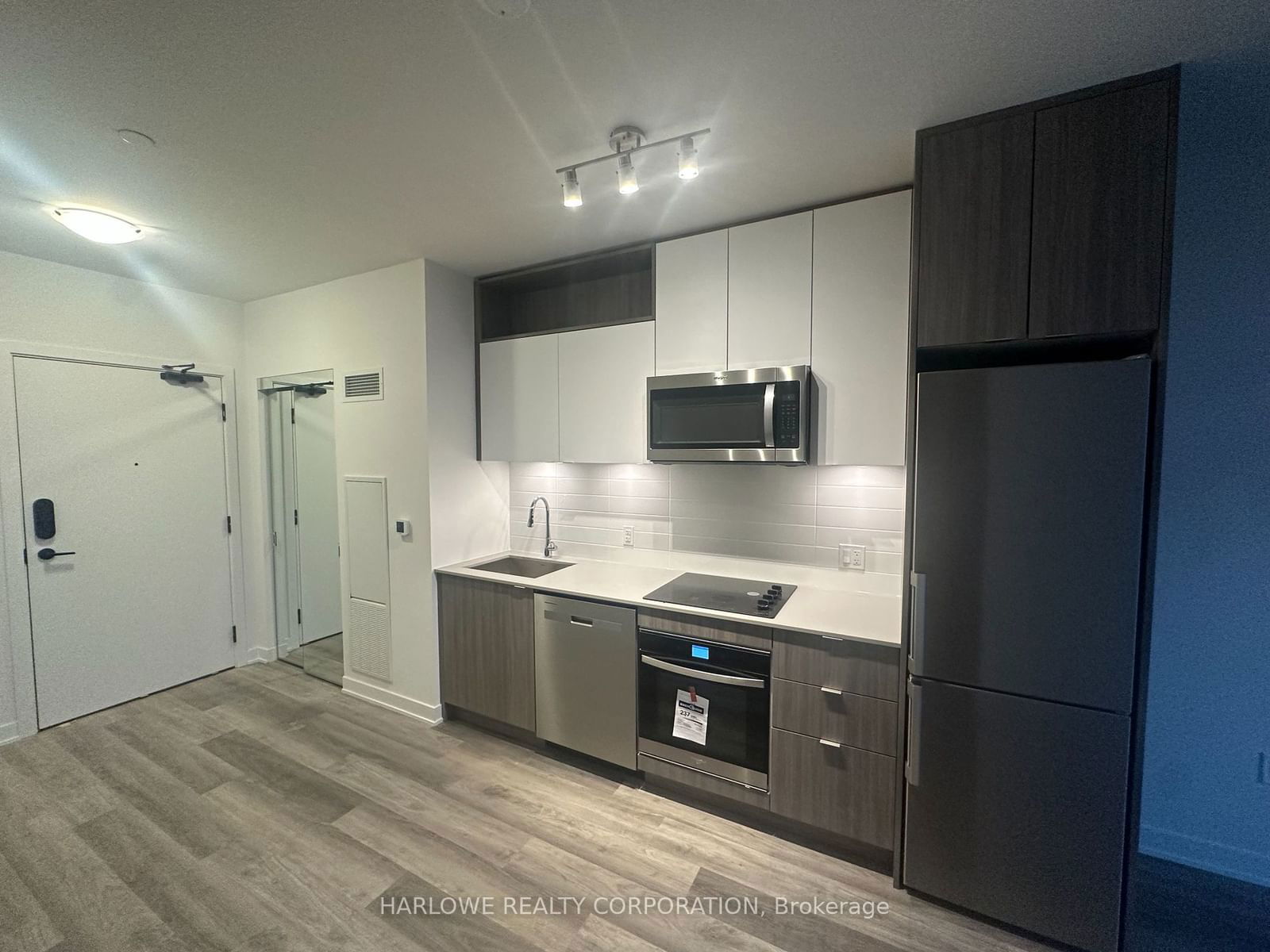 70 Princess St, unit PH3013 for rent - image #1