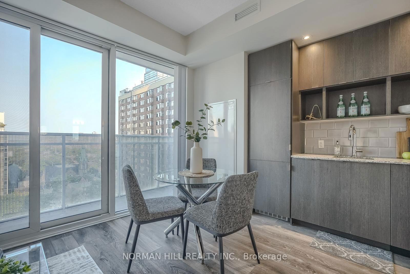 89 McGill St, unit 1306 for sale