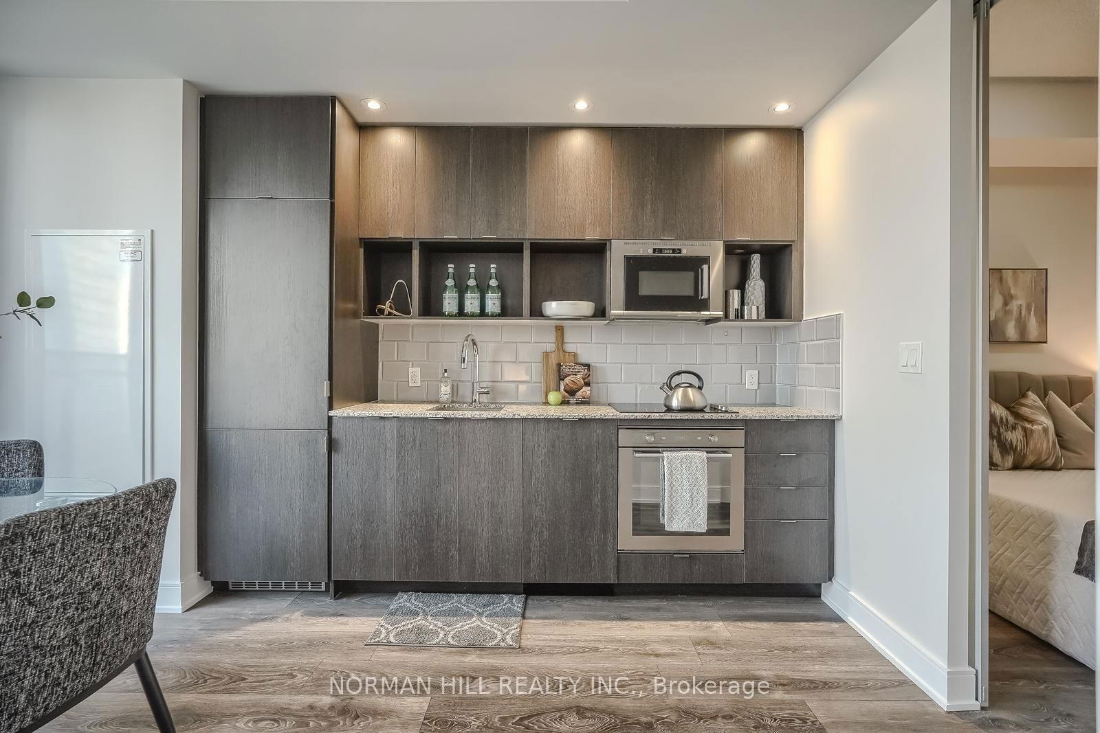 89 McGill St, unit 1306 for sale