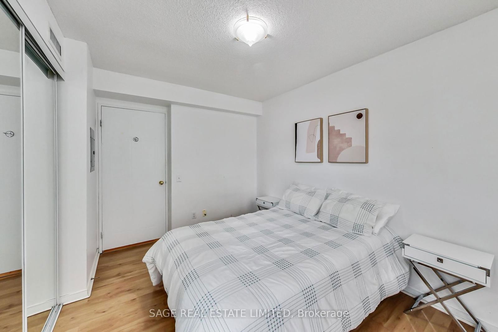 750 Bay St, unit 1005 for sale