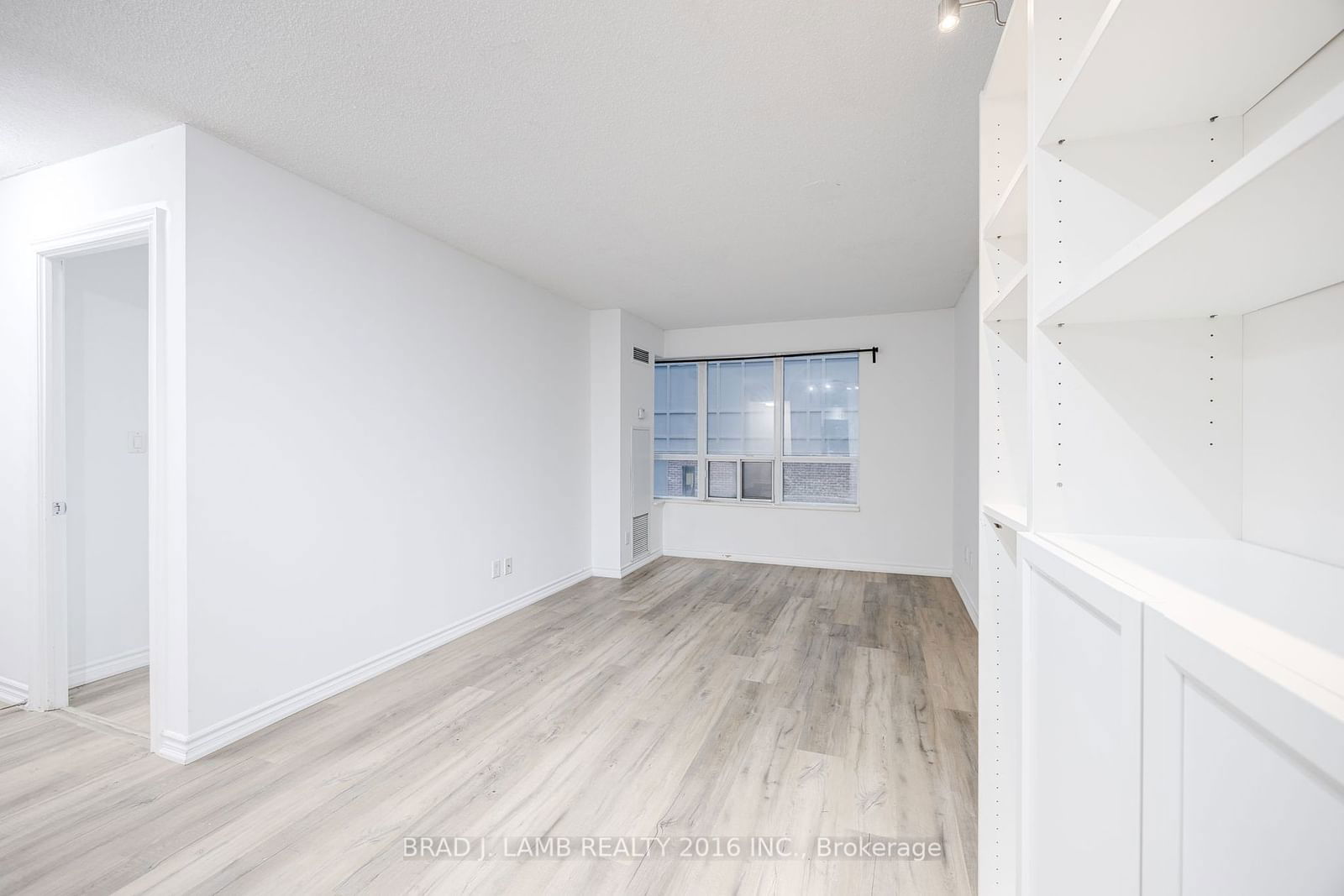 270 Wellington St W, unit 305 for rent - image #10