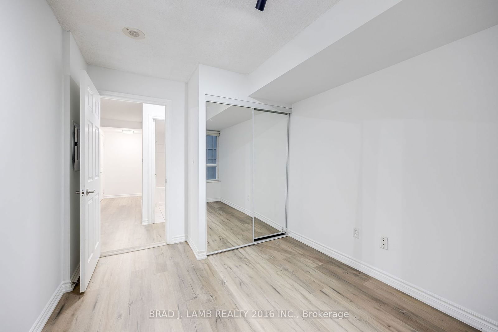 270 Wellington St W, unit 305 for rent - image #14