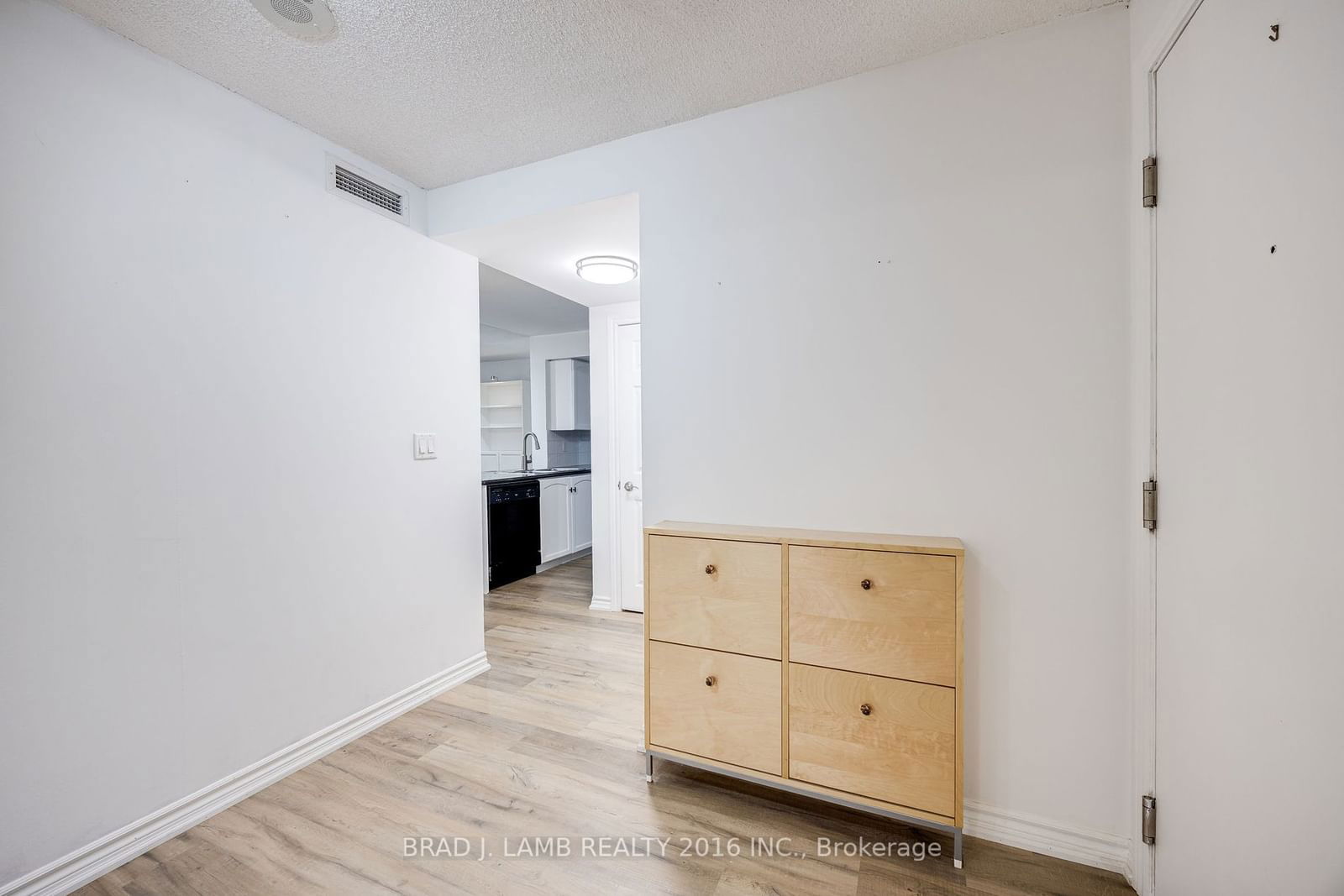 270 Wellington St W, unit 305 for rent