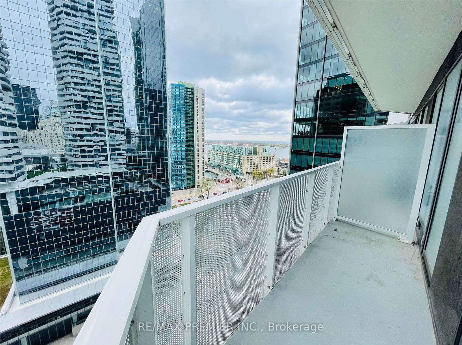 100 Harbour St, unit 1707 for rent - image #11