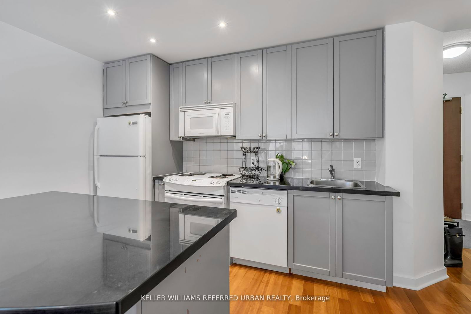 85 Bloor St E, unit 1014 for sale - image #7