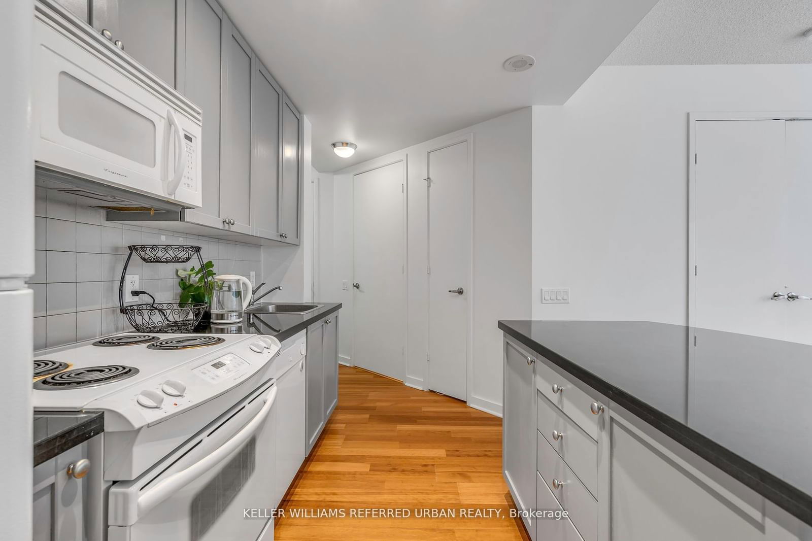 85 Bloor St E, unit 1014 for sale - image #8