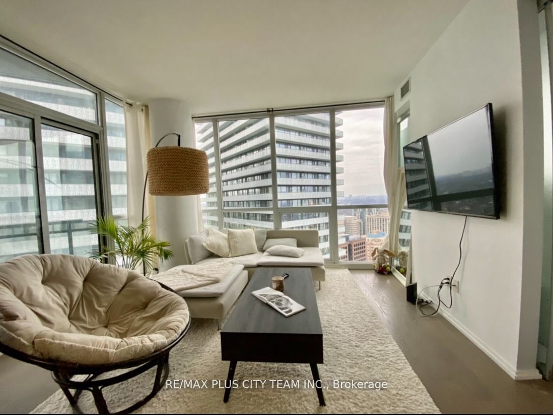 45 Charles St E, unit 4009 for rent - image #2