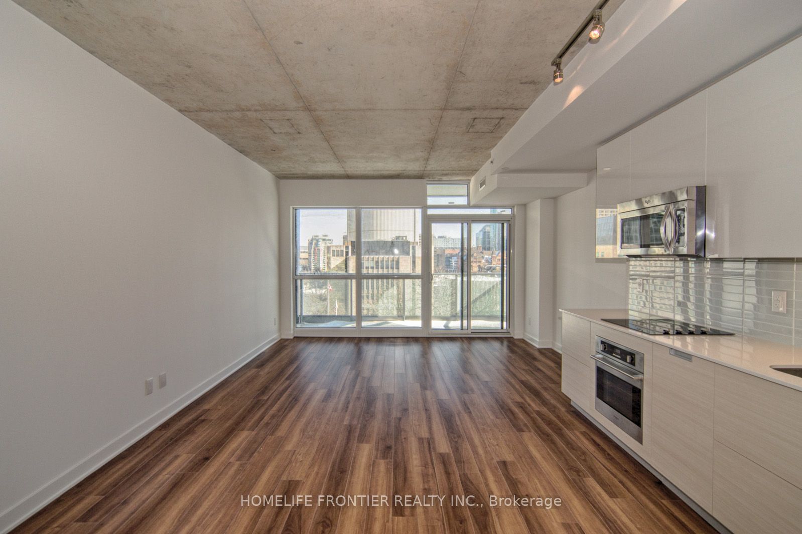 210 Simcoe St, unit 2005 for rent - image #2