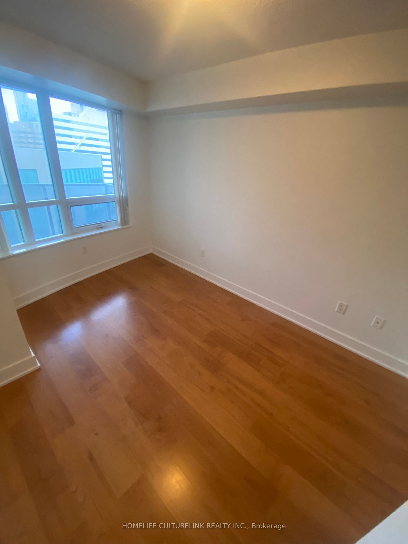 20 Blue Jays Way, unit 1813 for rent - image #5