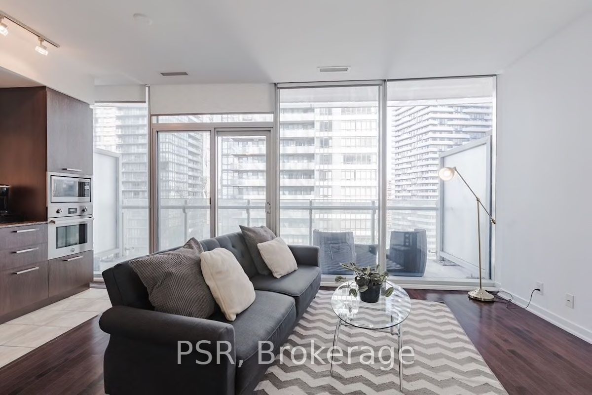 14 York St, unit 1812 for sale