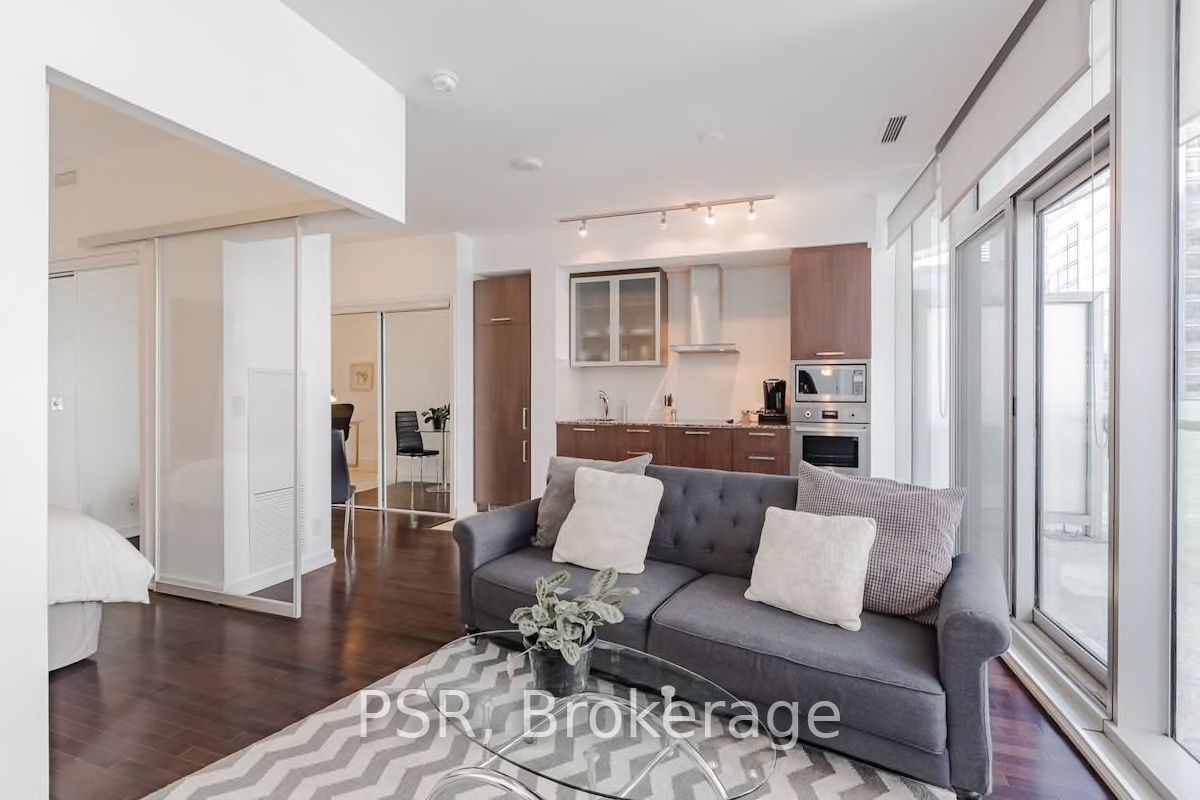 14 York St, unit 1812 for sale - image #4